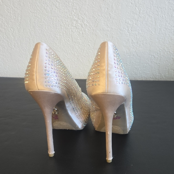 Jennifer Lopez Sparkling Beige Peep-Toe Heels - Picture 4 of 11